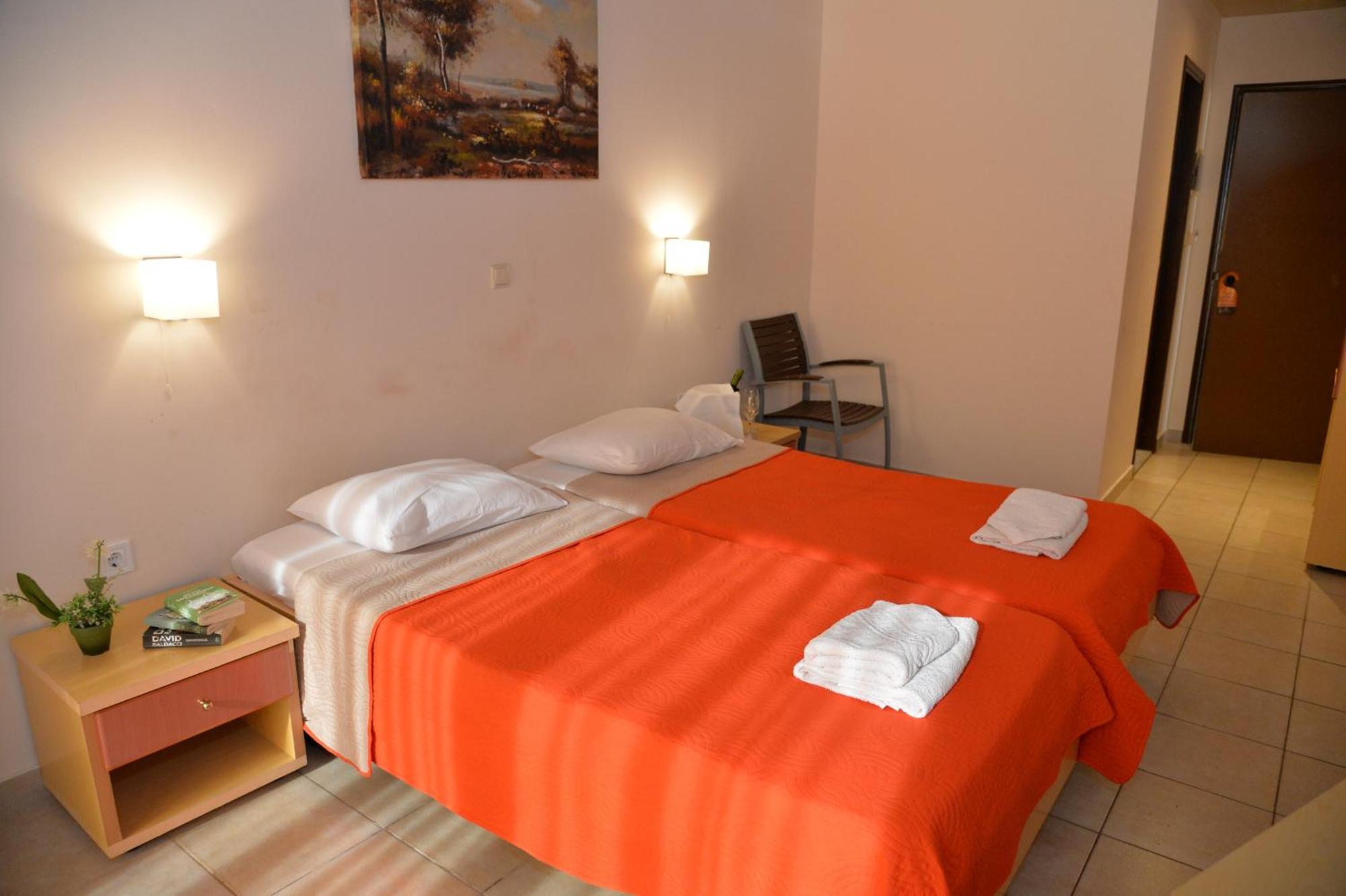 Heleni Beach Hotel إياليسوس الغرفة الصورة