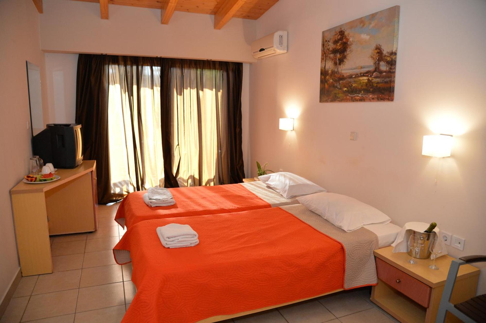 Heleni Beach Hotel إياليسوس الغرفة الصورة